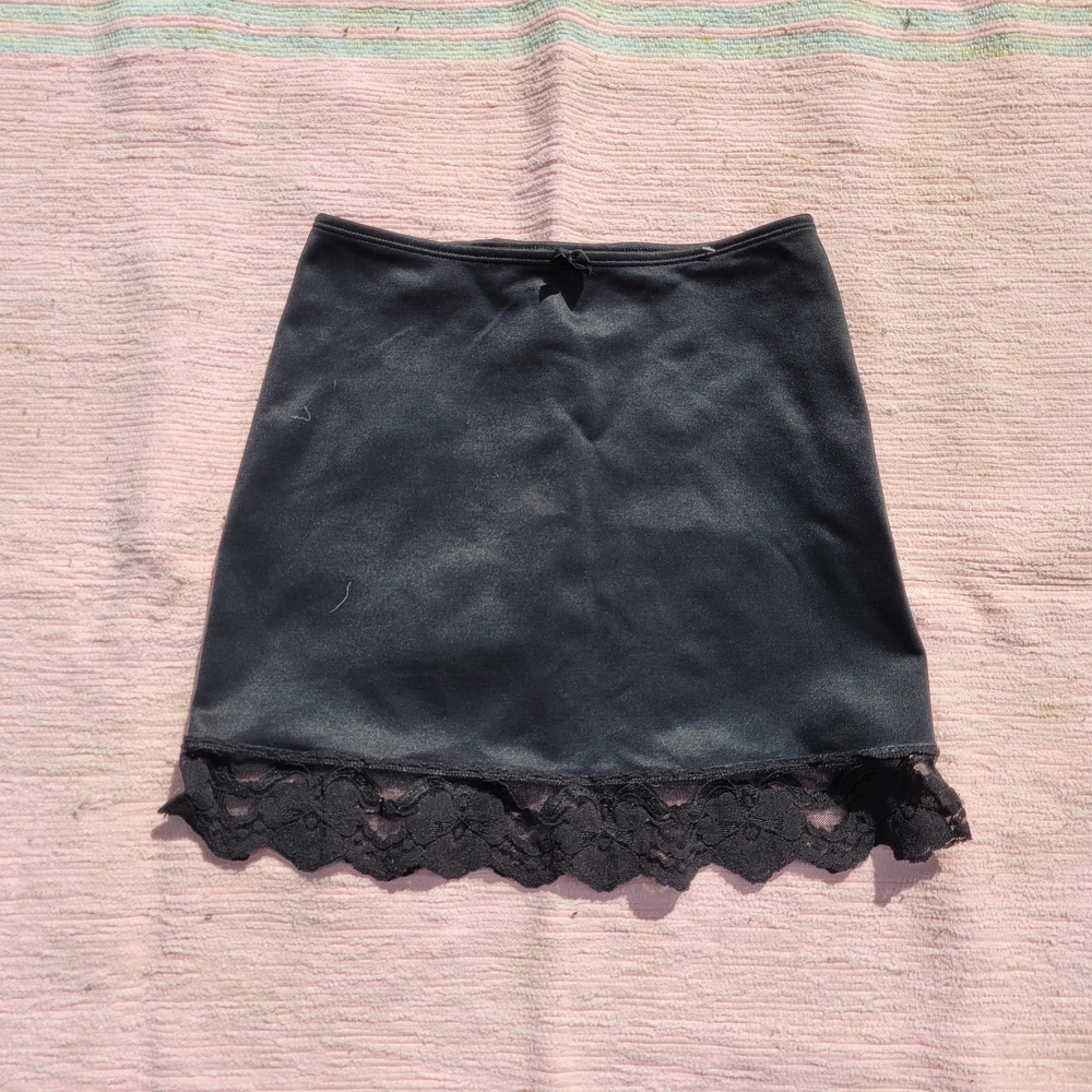 Elegant Black Lace Hem Skirt